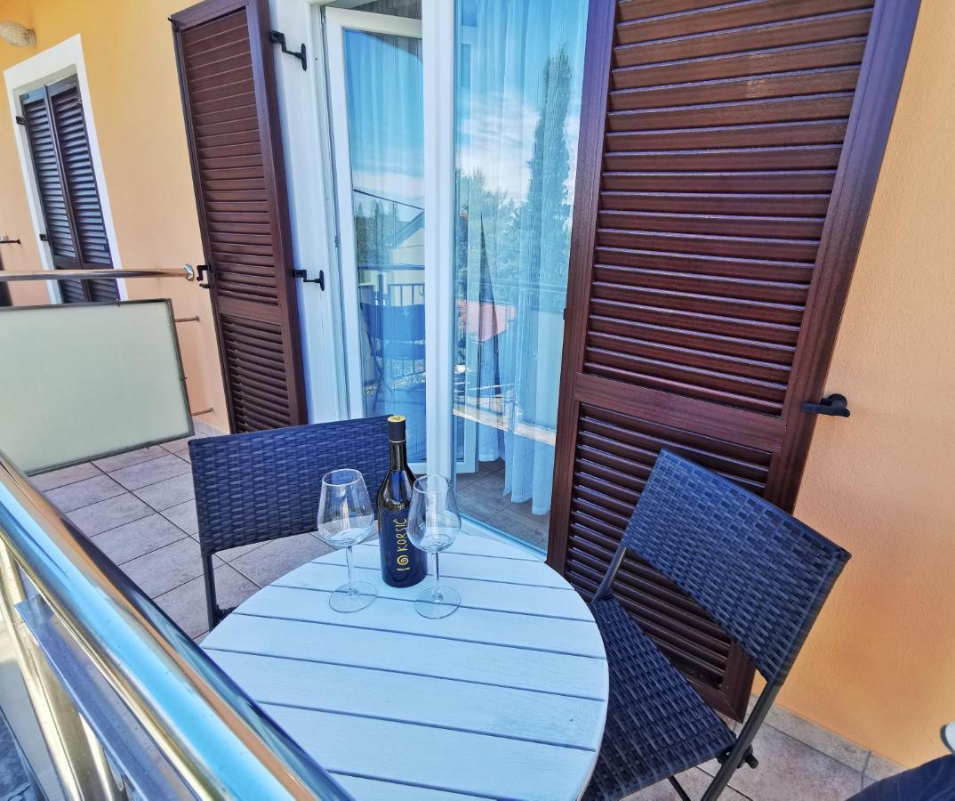 Apartments Sokolic Nerezine Ngoại thất bức ảnh