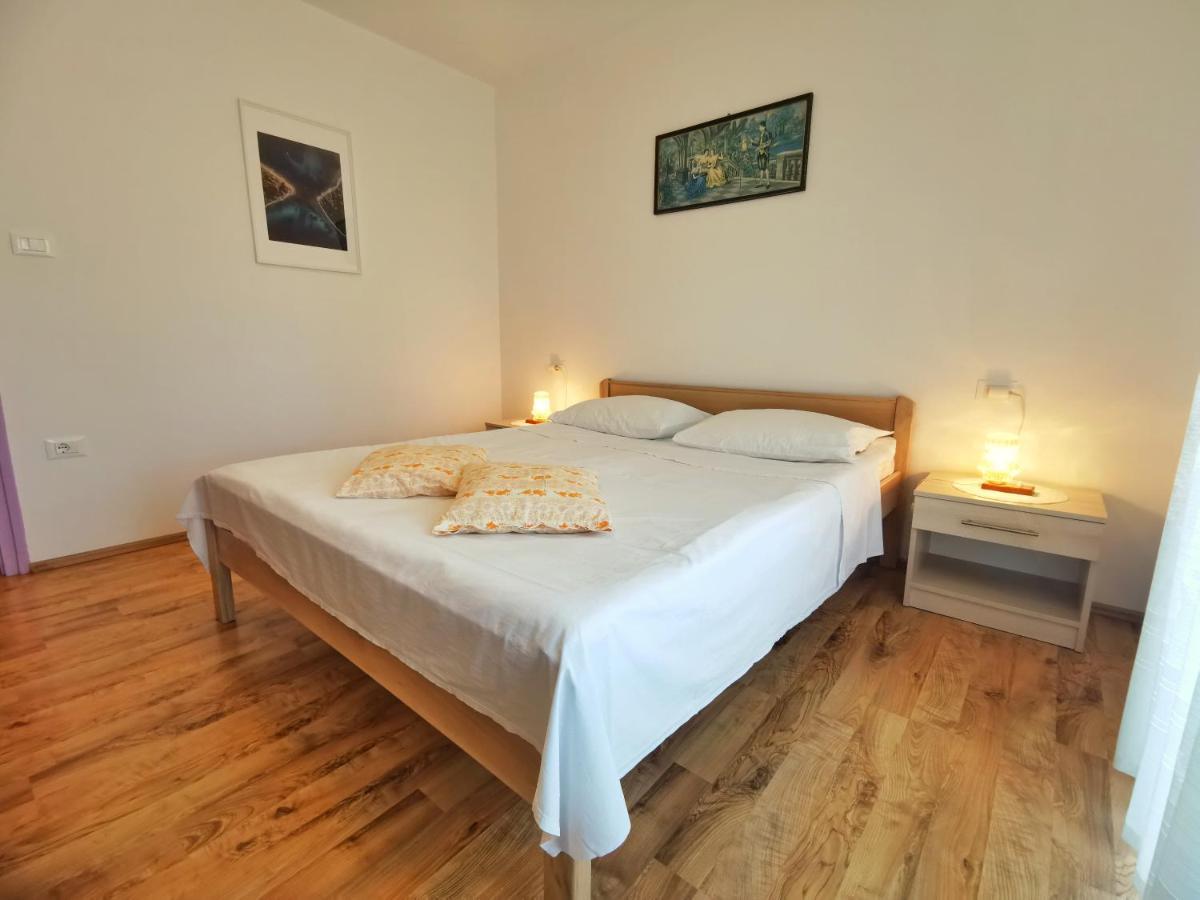 Apartments Sokolic Nerezine Ngoại thất bức ảnh