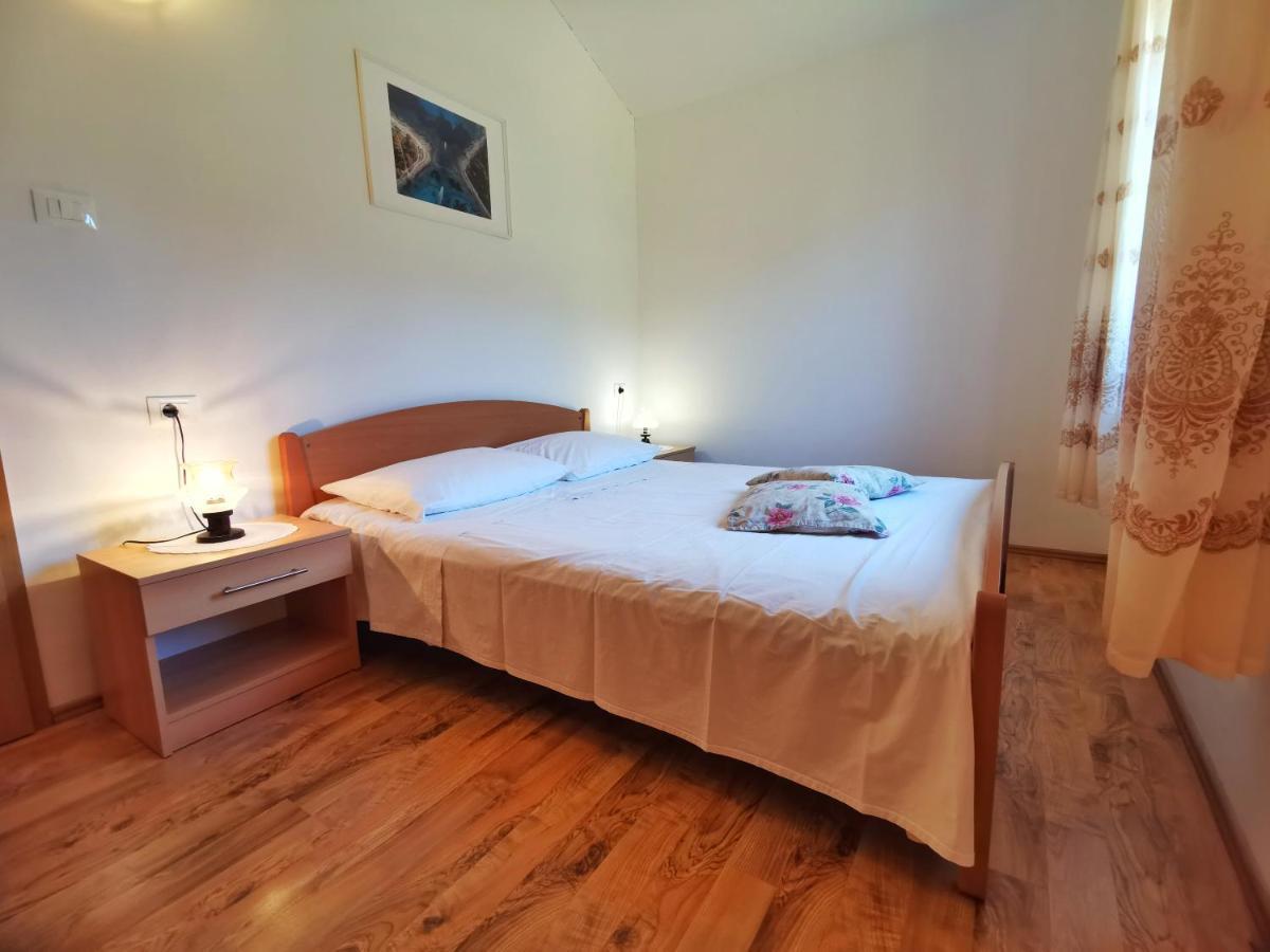 Apartments Sokolic Nerezine Ngoại thất bức ảnh