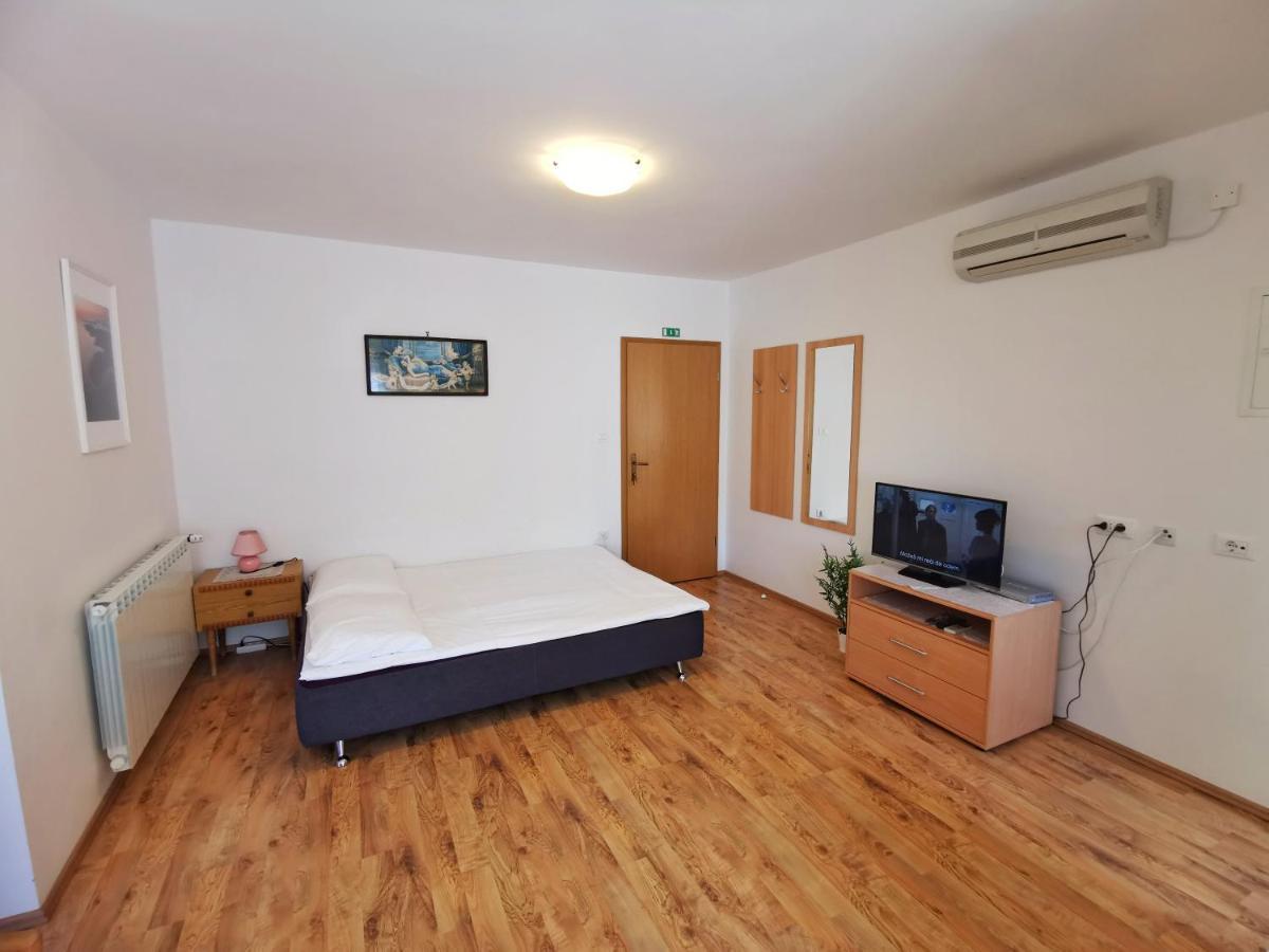 Apartments Sokolic Nerezine Ngoại thất bức ảnh