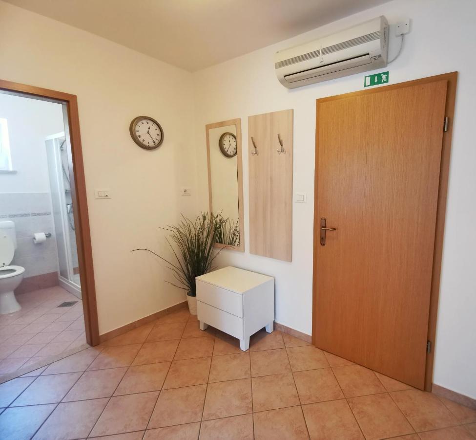 Apartments Sokolic Nerezine Ngoại thất bức ảnh