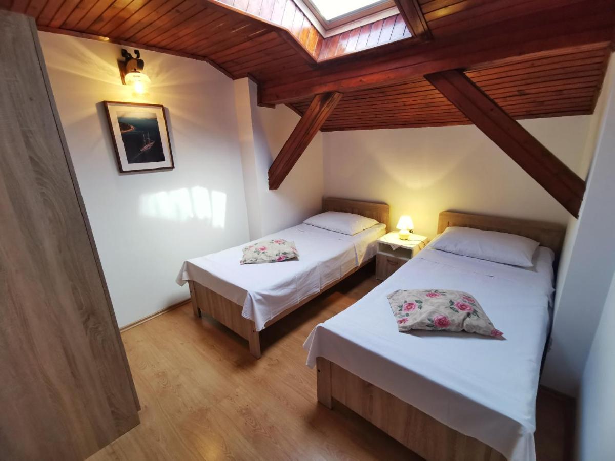 Apartments Sokolic Nerezine Ngoại thất bức ảnh